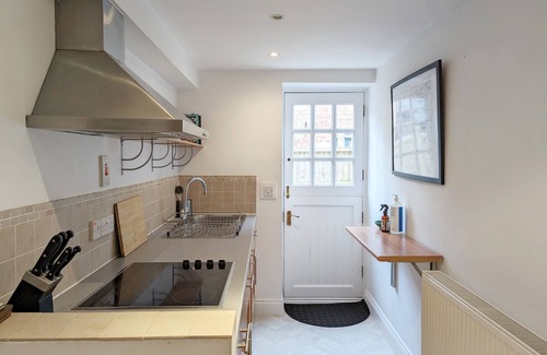 Emsworth Cottage | Flint Cottage , Emsworth - a cottage that sleeps 4 guests in 2 bedrooms