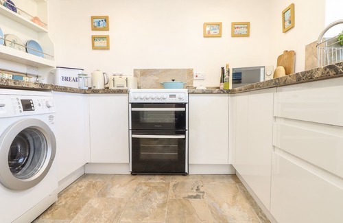 Pendeen Cottage | FLINTSTONE COTTAGE, pet friendly, with open fire in Pendeen