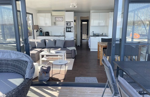 Vynen House | Floating 44 Komfortable Hausboote bei Xanten mit Tollem Seeblick