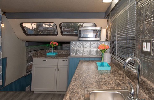 Patchogue Boat Rental | Floating Holiday. Experience the excitement of boat life.