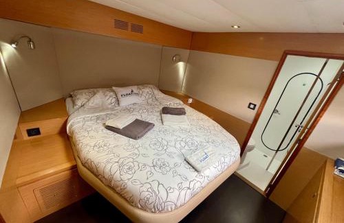 Geneva City Centre Boat Rental | Floatinn Boat-BnB