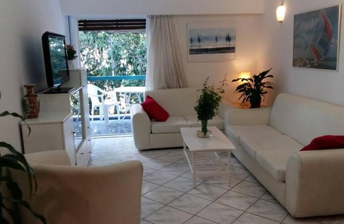 Alimos Apartment | Flor de Mayo,Apt in Alimos near the sea