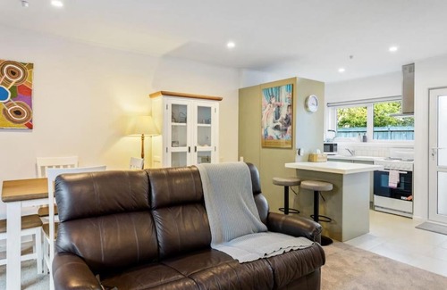 Epsom House | Flora and Fauna Unit with garden and deck