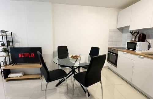 Larnaca City Centre Apartment | Flora Beachfront Finikoudes Larnaka