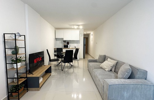 Larnaca City Centre Apartment | Flora Beachfront Finikoudes Larnaka