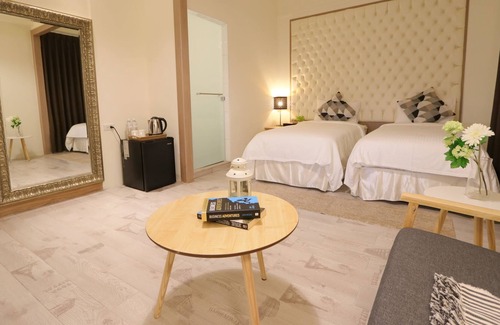Old Town House | Flora INN