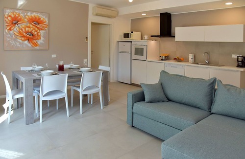 Padenghe sul Garda Apartment | Floral | Garda Bloom Holiday Apartments at Lake Garda