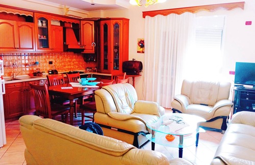 Vlore Apartment | Floral Sweet Home