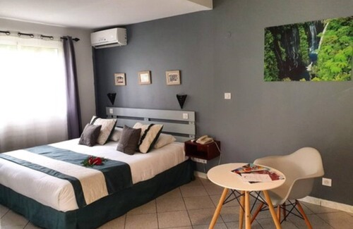 Etang Sale Les Bains Hotel | Floralys Hotel