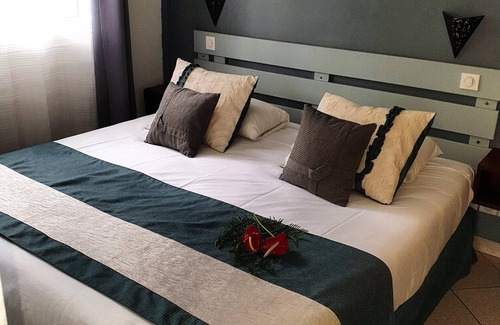 Etang Sale Les Bains Hotel | Floralys Hotel