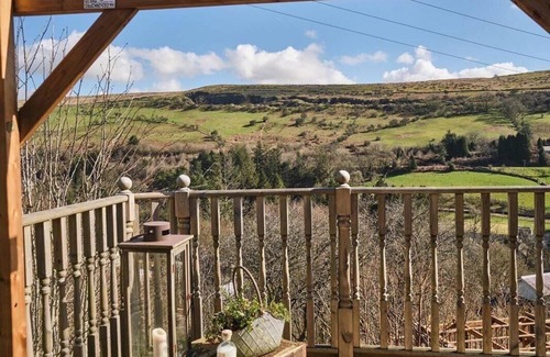 Pontsticill House | Floras Cabin | Outdoor Bath | Unmissable views