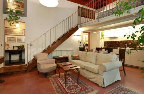 Oltrarno Apartment | Florence Pitti Loft