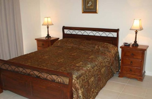 Delahey Villa | Florentine Villas - Your Home away from Home - near Watergardens Town Centre