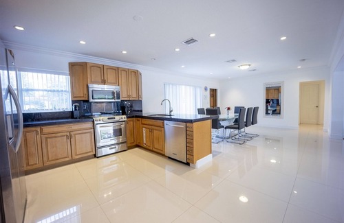 Oakland Park House | Florida Blue Dream, Beautiful location, family friendly and close to everything!