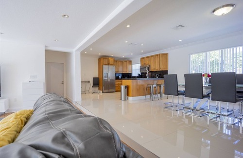 Oakland Park House | Florida Blue Dream, Beautiful location, family friendly and close to everything!