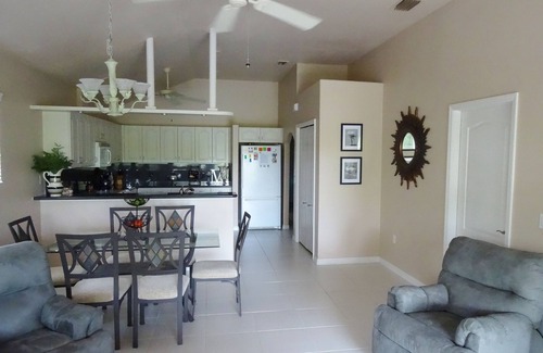 Al Lago Village Condo | Florida Condo Near Golf Course