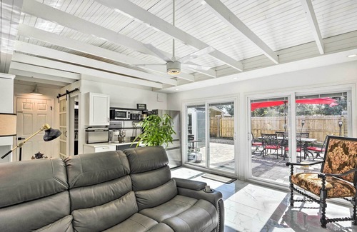 New Smyrna Beach Apartment | Florida Getaway w/Patio ~ 3 Mi to Beaches!