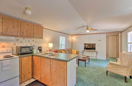 Mcalpin House | Florida Getaway, 14 Mi to Royal Springs!