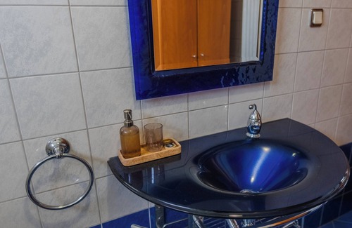 Florina Apartment | Florina House - Spacious with 2 Bedrooms and mountain view
