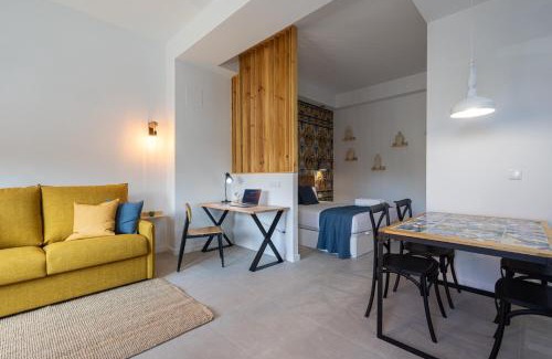 Jesus Apartment | FLORIT FLATS - Stylish Valencia Ceramic Apartments with Free Bicycles by the Joaquin Sorolla Station