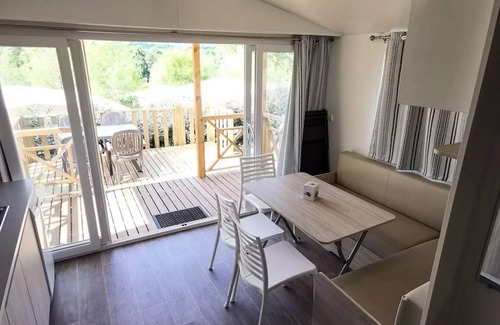 Laurac-en-Vivarais House | Flower Camping Saint Amand * - Mobile home Premium 33 m2 (4p-2ch), Clim, TV, dishwasher, bed 160, plancha, Nespresso 4 people