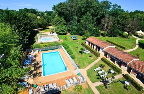 Pays-de-Belves House | Flower Camping Les Nauves * - Mobil home Standard 29 m2 2 bedrooms + covered terrace 4 people
