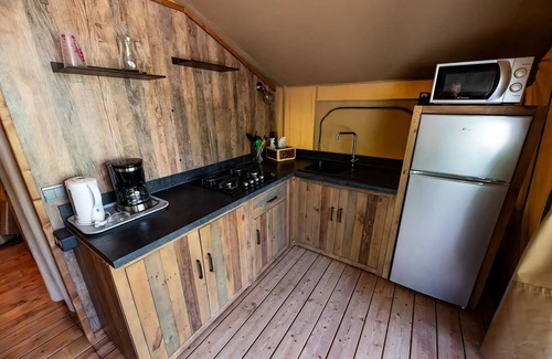 Die House | Flower Camping la Pinède * - Lodge Insolite Pinede 46m2 - 2 bedrooms + Covered terrace + Plancha - 5 to 7 people - 5 pers. included in the tariff