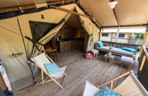 Die House | Flower Camping la Pinède * - Lodge Insolite Pinede 46m2 - 2 bedrooms + Covered terrace + Plancha - 5 to 7 people - 5 pers. included in the tariff