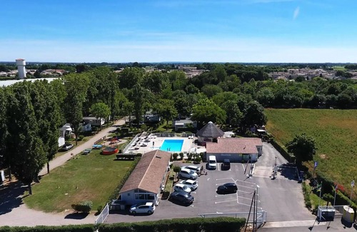 Lansargues House | Flower Camping Le Fou du Roi * - Mobil home Premium 38m2 (3 hp-6 pers) + TV + Air conditioning + covered terrace 6 persons