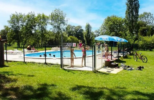Montbarrey House | Flower Camping Les 3 Bear * - Mobil home Comfort 27.3m2 - TV additional (2 Bedrooms) including semi-covered terrace 4 people