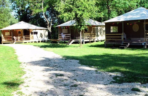 Montbarrey House | Flower Camping Les 3 Bear * - Mobil home Comfort 27.3m2 - TV additional (2 Bedrooms) including semi-covered terrace 4 people