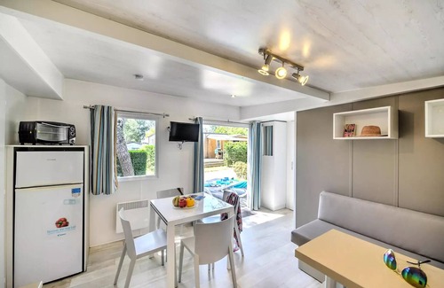 Batz-sur-Mer House | Flower Camping Les Paludiers * - Mobil-home Premium 30m2 (2 bedrooms) + semi-covered terrace + TV + bed linen 5 people