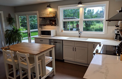 Dayton House | Flower Farm with Vineyard Views