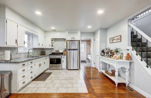 Gordonville House | Flower Patch Cottage Cozy& Family friendly Hot tub! 5bedroom & 4 bath