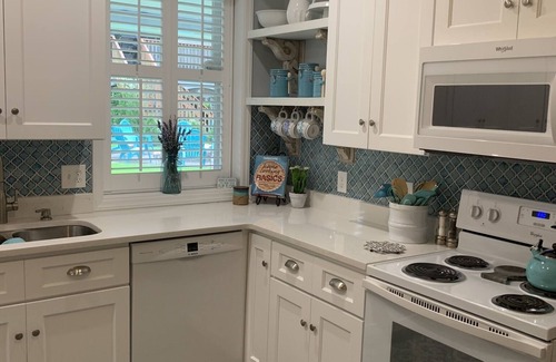 Summerville Historic District Cottage | Flowertown Cottage (4 Bed, 3.5 Bath, Full Kitchen, Living, Dining, Laundry)