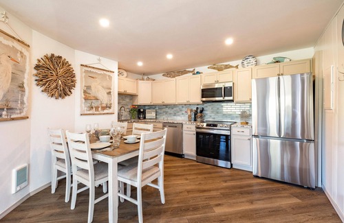 Grayland House | Fly Away to a Beachy Getaway at the Nest at North Cove