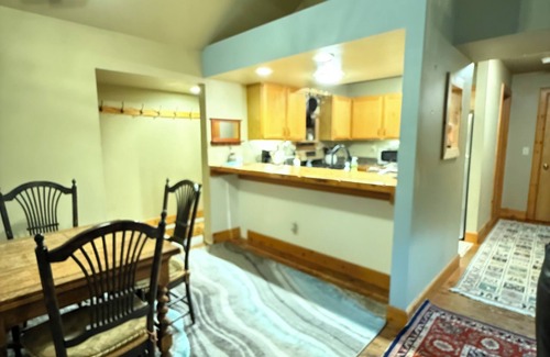 Edwards Condo | Fly Fish, Hike, Bike, Nightlife! Amazing 3 bedroom condo on Eagle River-Edwards!