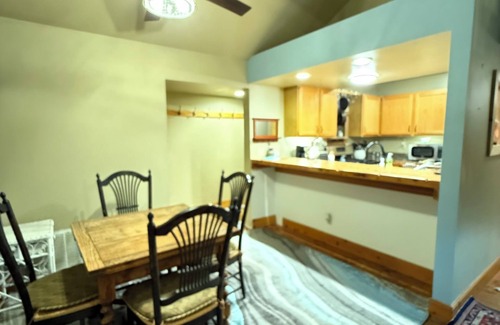 Edwards Condo | Fly Fish, Hike, Bike, Nightlife! Amazing 3 bedroom condo on Eagle River-Edwards!