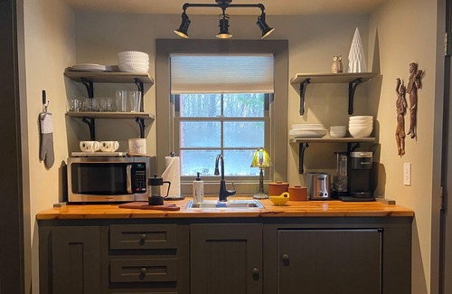 Austerlitz Cabin | Fog Hill Cabin is a peaceful retreat set in a forest landscape. Stargazing Bliss