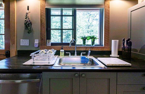 Austerlitz Cabin | Fog Hill Cabin is a peaceful retreat set in a forest landscape. Stargazing Bliss