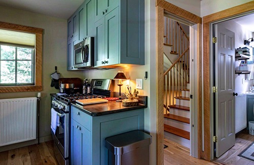Austerlitz Cabin | Fog Hill Cabin is a peaceful retreat set in a forest landscape. Stargazing Bliss