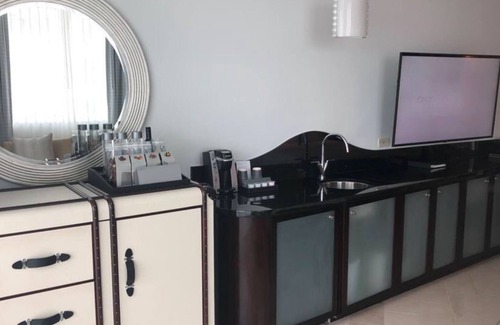 Mid Beach Condo | Fontainebleau Sorrento Oceanview Junior Suite with free parking