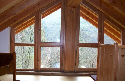 Borney Ski Chalet | Fontainemore: EXPOSED STONE CHALET WALSER