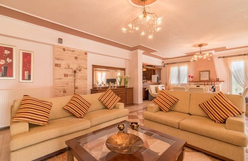 Romirion Villa | Fontana 4 Bedroom Holiday Home with Private Pool