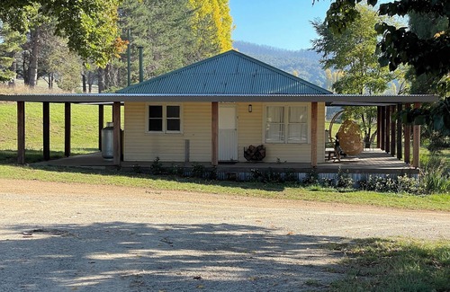 Adaminaby Cottage | Fontenoy Cottage - Country Escape in the heart of the Snowies