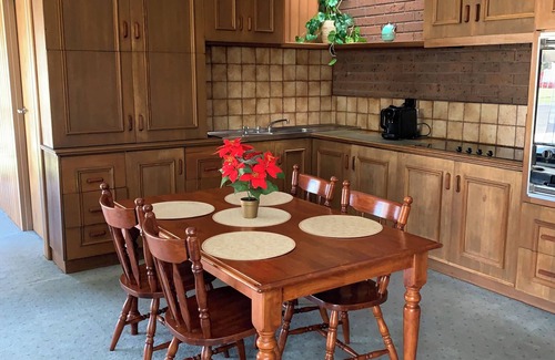 Lakes Entrance Apartment | Footbridge Holiday Apartments n“Best Prime Central Position”