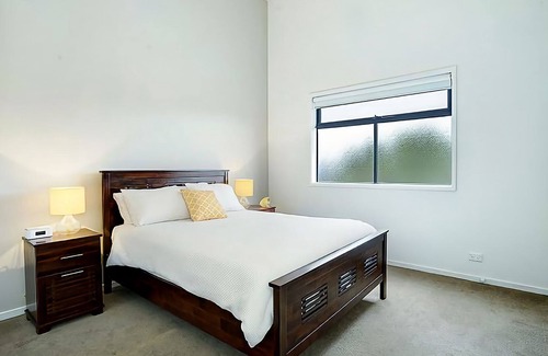 Rosebud Villa | Footsteps from the Beach