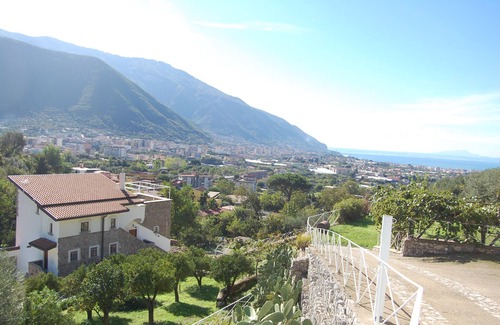 Casola di Napoli Villa | For 6 people Monticelli-Mansion