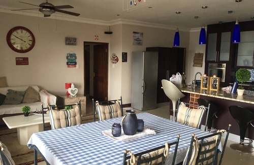 Uvongo House | FOR THE DISCERNING TRAVELER: LARGE 5 BEDROOM (11+ SLEEPER) WITH LAVISH DECOR