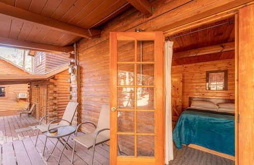 Christopher Creek Cabin | Forest Cabin 3 Bear's Den